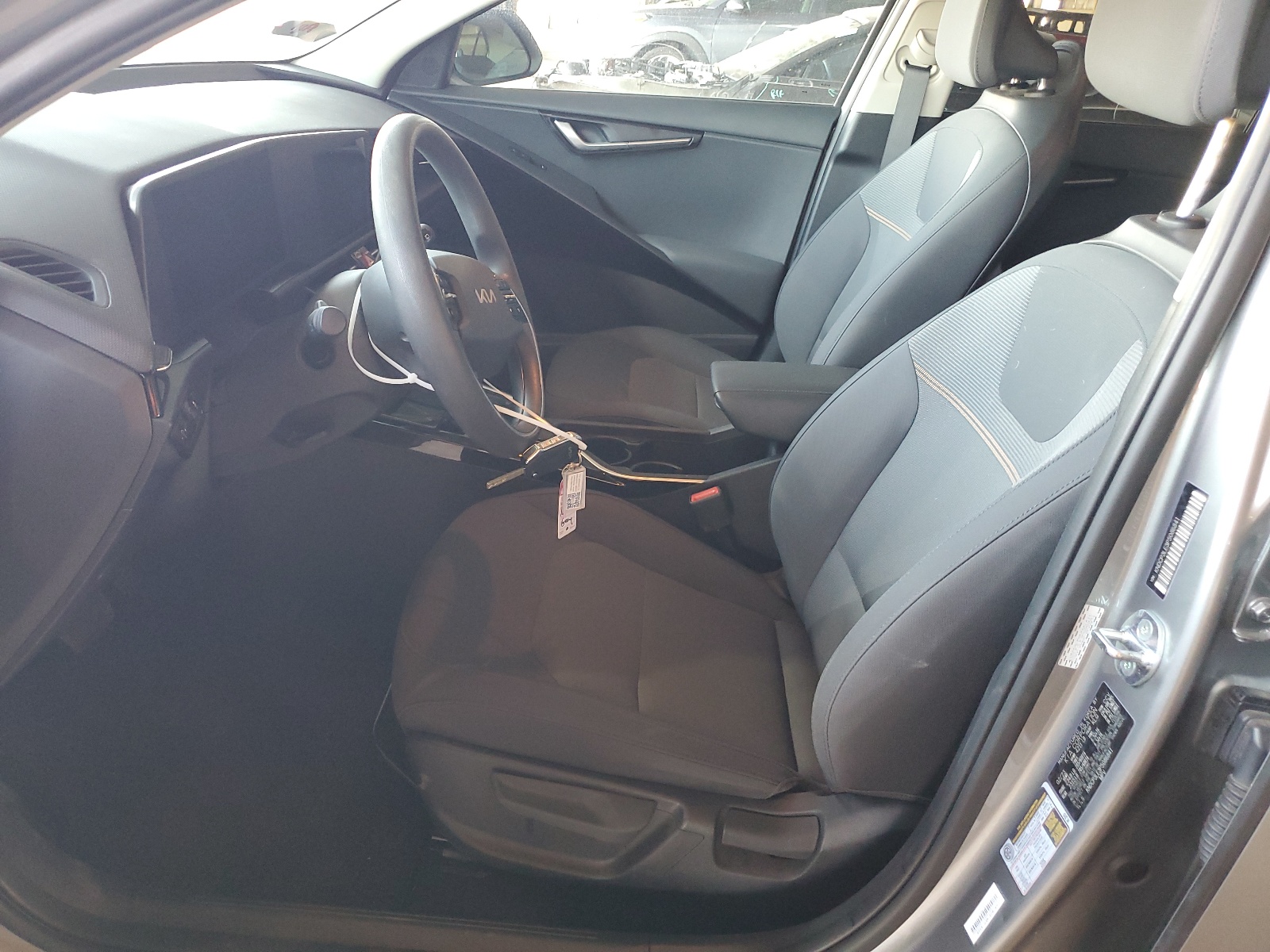 KNDCP3LE3P5086841 2023 Kia Niro Lx