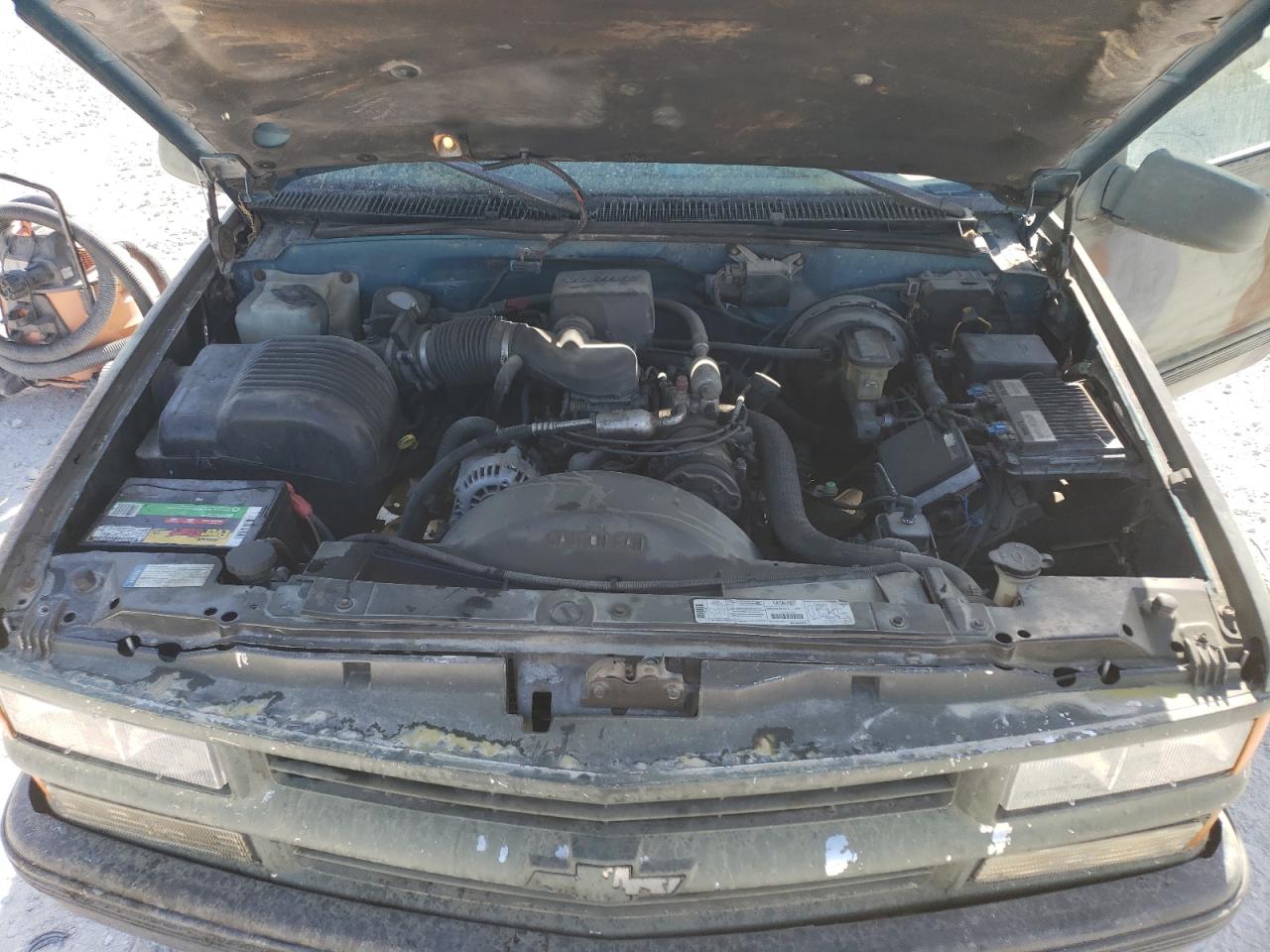 1998 Chevrolet Gmt-400 C1500 VIN: 2GCEC19R3W1146071 Lot: 52119894