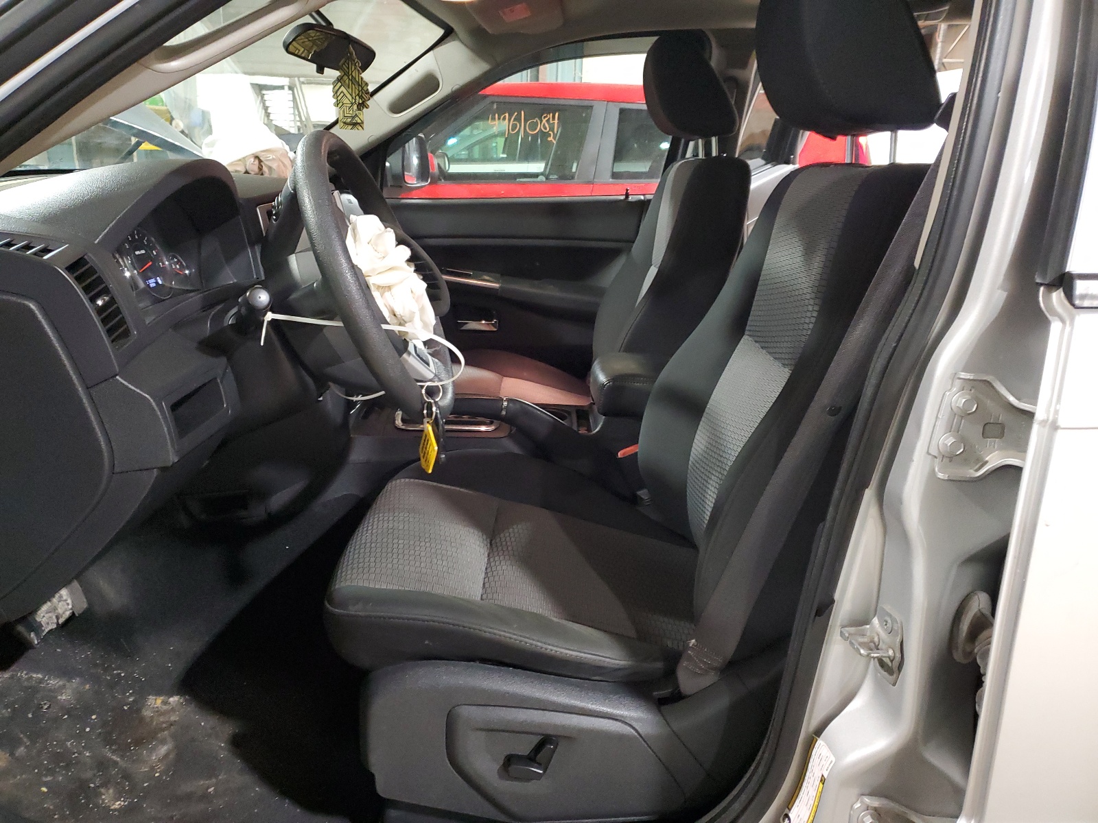 1J8GR48K69C512402 2009 Jeep Grand Cherokee Laredo