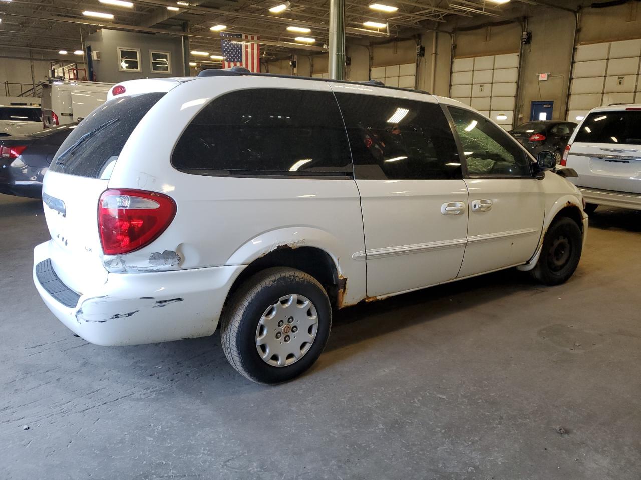 2002 Chrysler Town & Country Lx VIN: 2C4GP44352R665362 Lot: 52344264