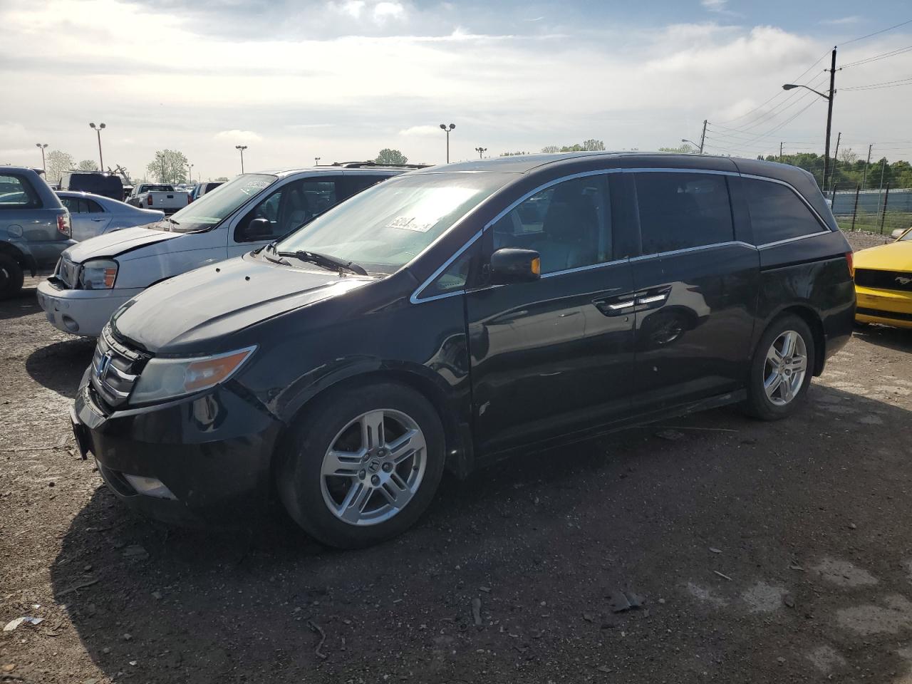 2011 Honda Odyssey Touring на продаже в Indianapolis, IN - Side