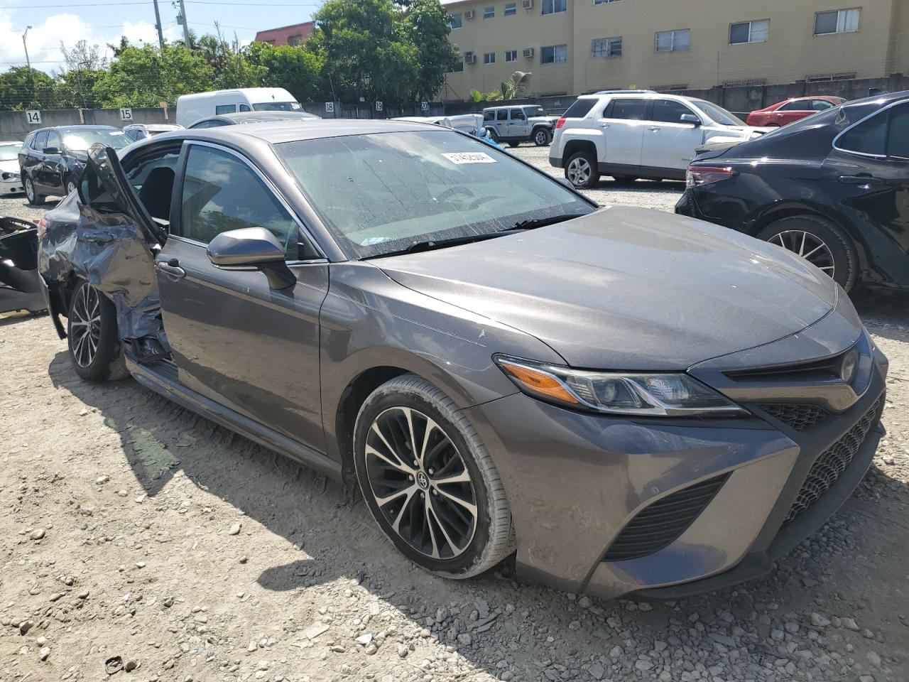 4T1B11HK7JU141011 2018 Toyota Camry L