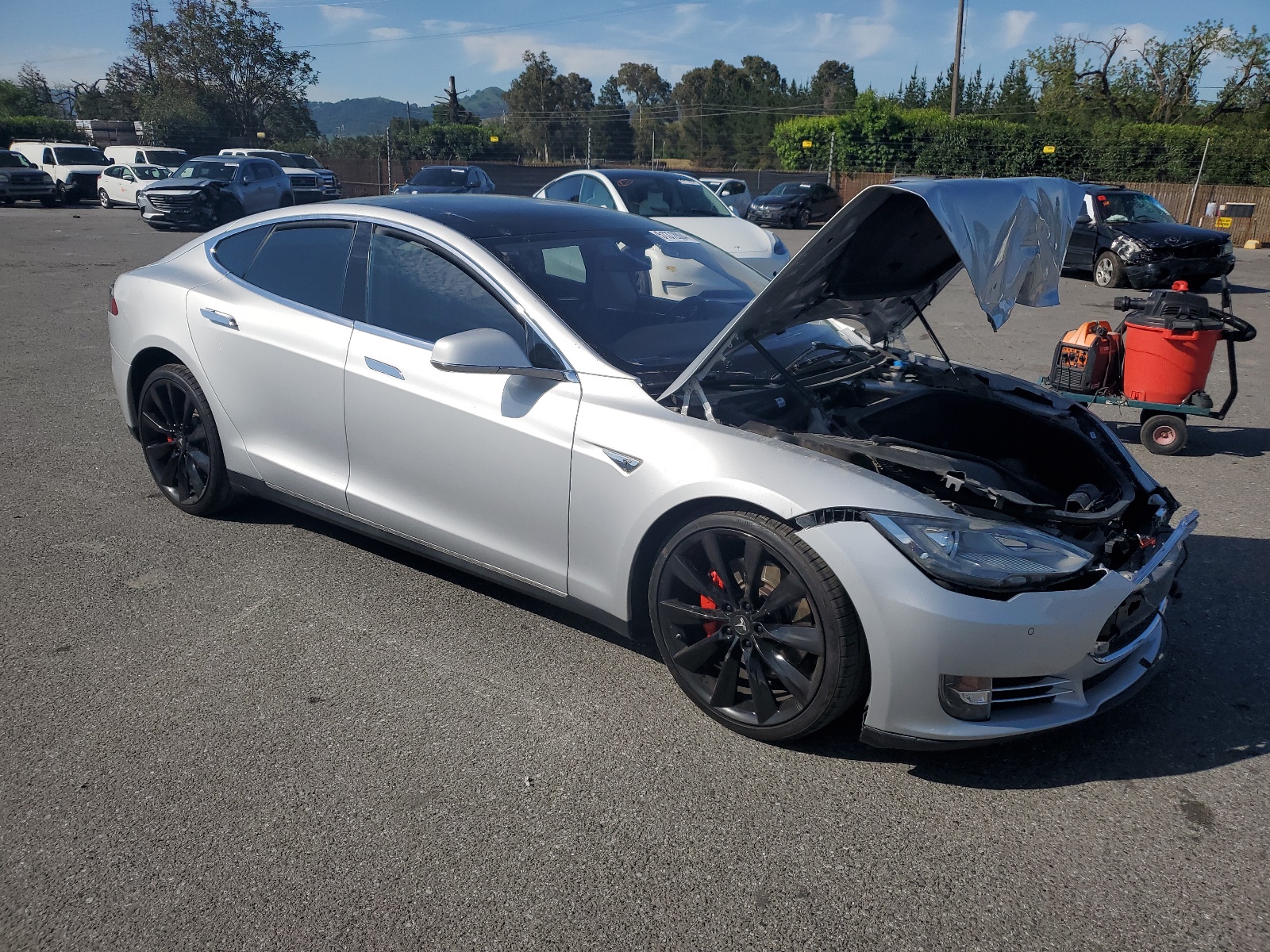 2014 Tesla Model S vin: 5YJSA1H14EFP31824