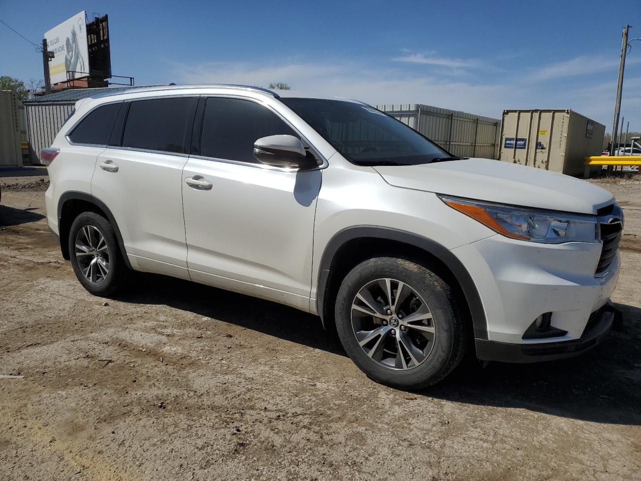 5TDJKRFH5GS347640 2016 Toyota Highlander Xle