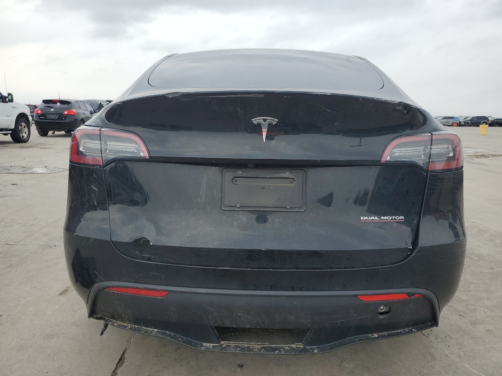 7SAYGDEF6PF748253 2023 Tesla Model Y