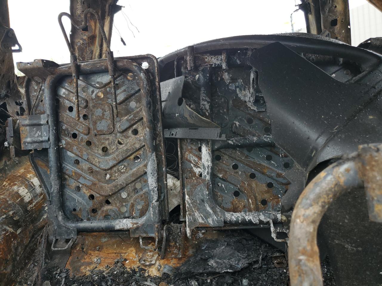 2011 Ford Escape Limited VIN: 1FMCU0E71BKC41088 Lot: 52127044