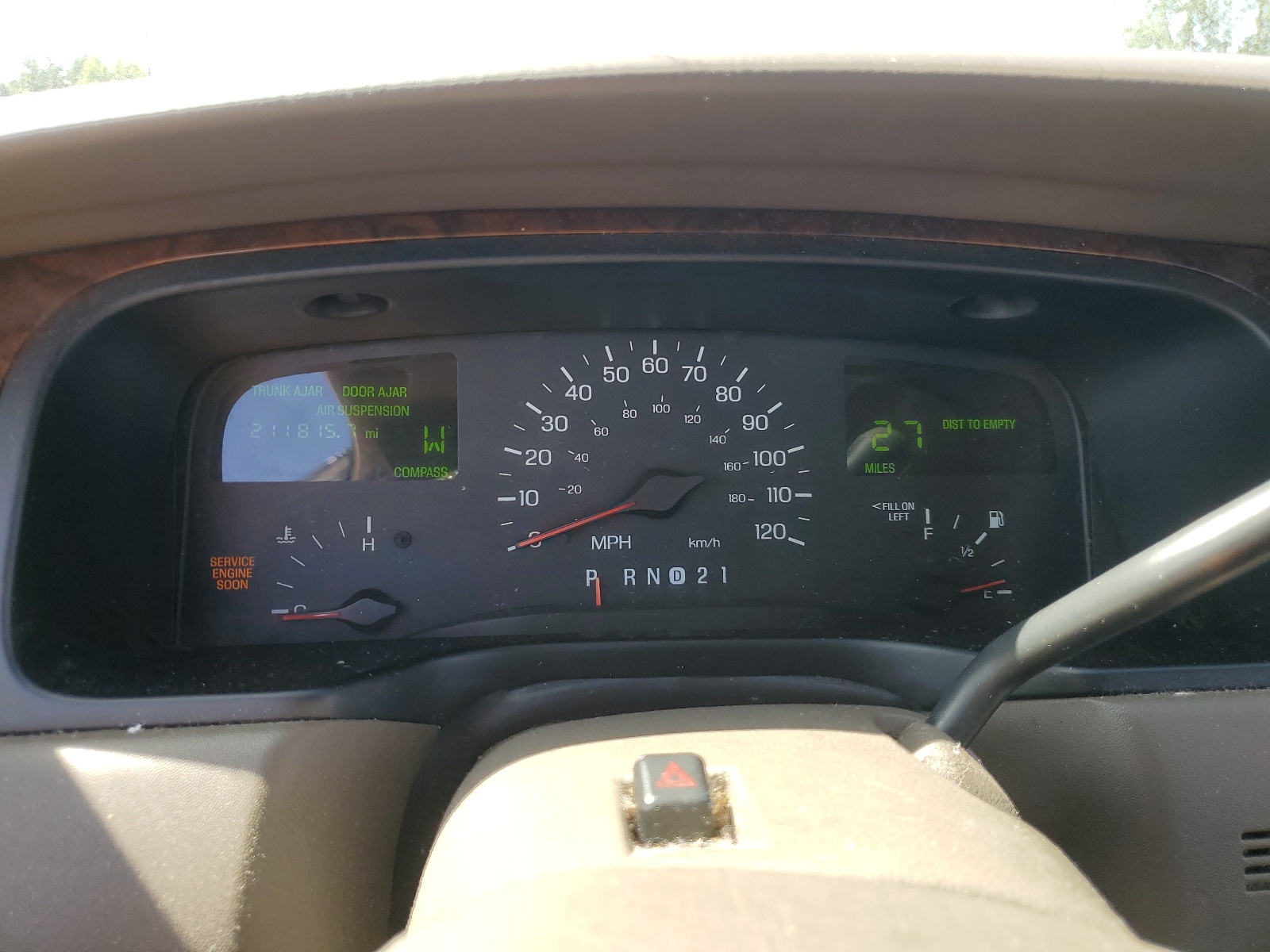 1LNHM82W0XY663230 1999 Lincoln Town Car Signature