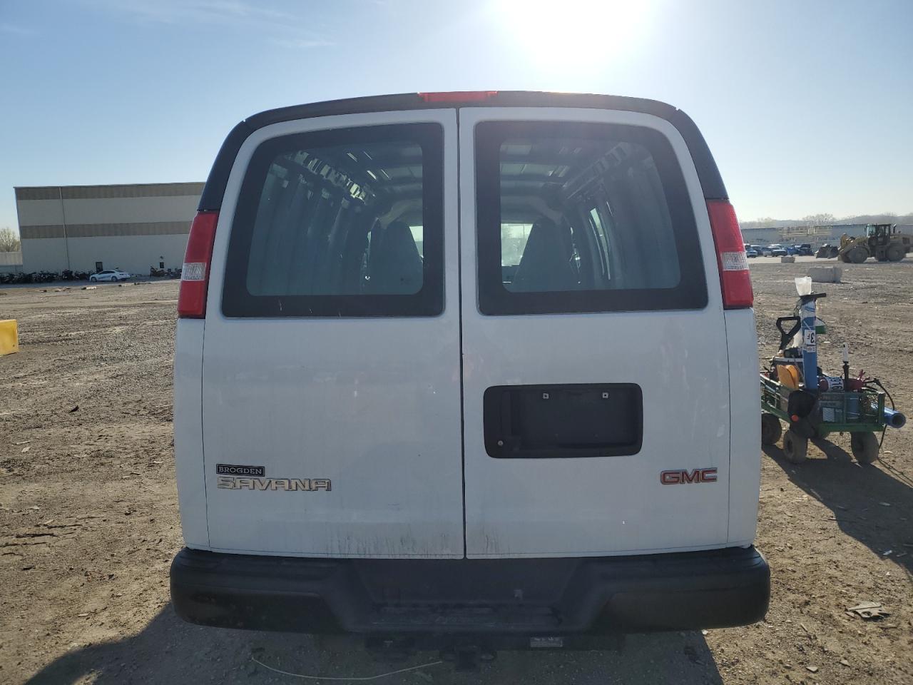 1GTW7AFG8J1333901 2018 GMC Savana G2500