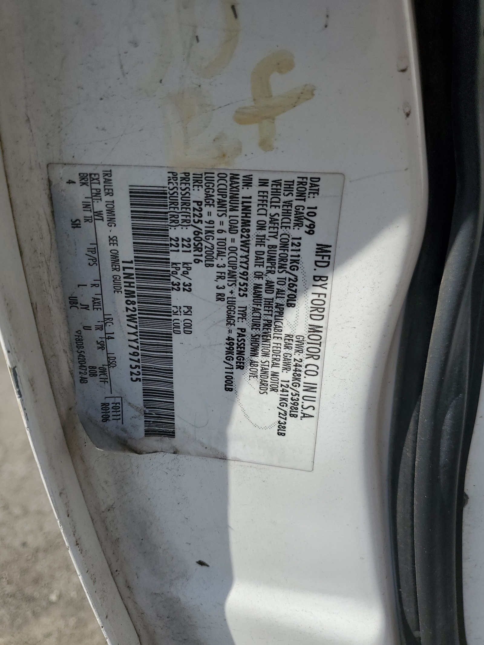 1LNHM82W0XY663230 1999 Lincoln Town Car Signature