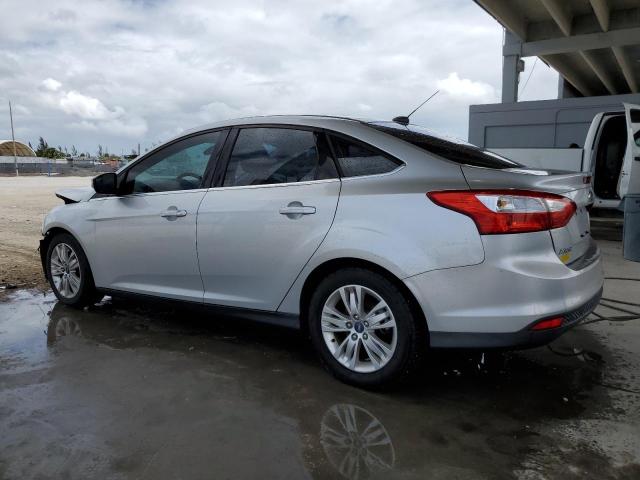 Sedans FORD FOCUS 2012 Srebrny