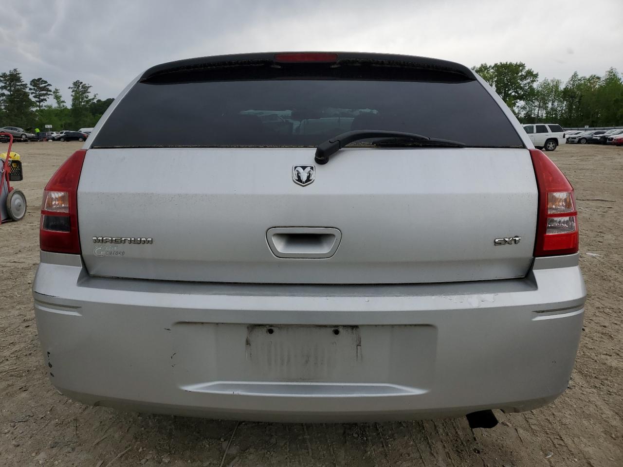 2005 Dodge Magnum Sxt VIN: 2D4FV48V15H529384 Lot: 61344084