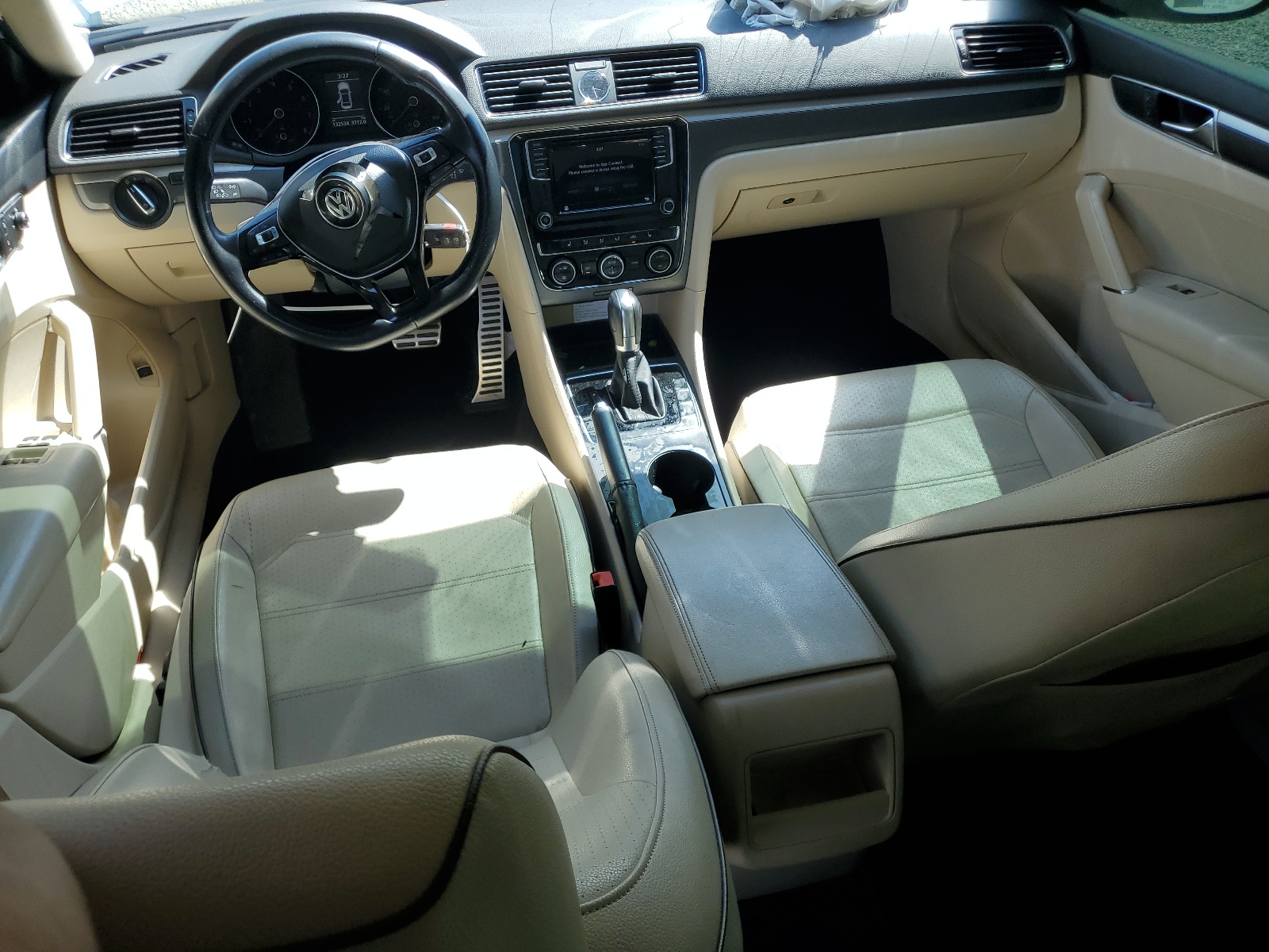 1VWDT7A32HC027833 2017 Volkswagen Passat R-Line