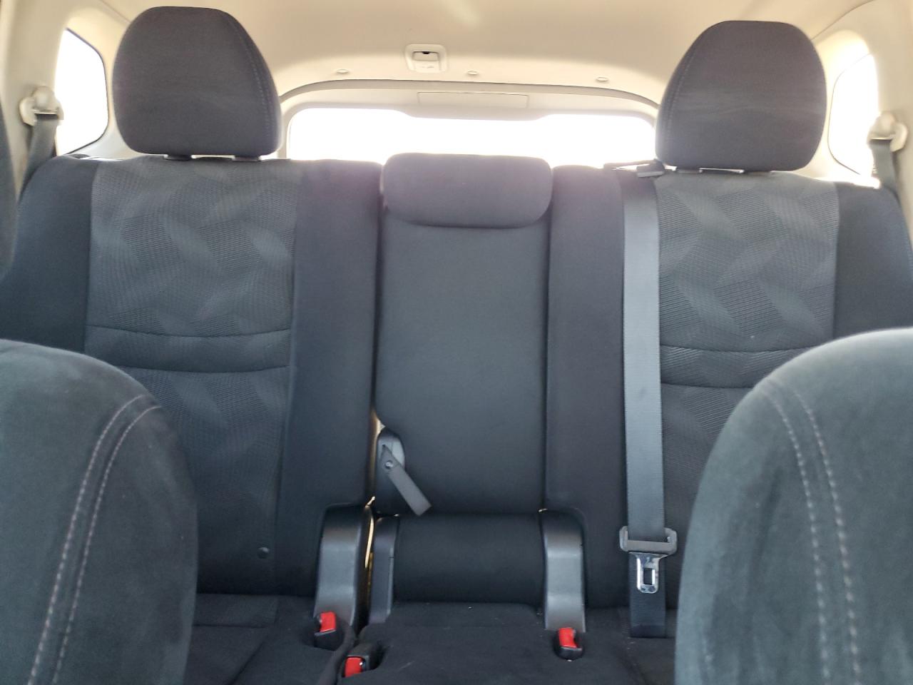 2015 Nissan Rogue S VIN: 5N1AT2MT4FC826767 Lot: 52630454