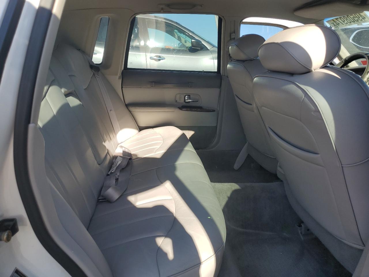 1997 Lincoln Town Car - Image 11