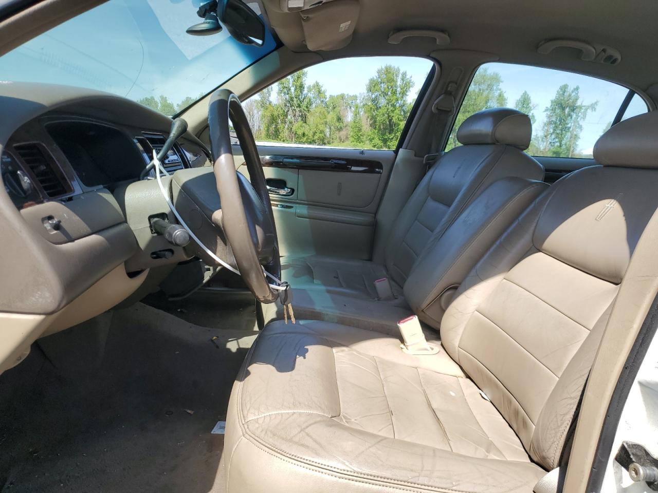 1999 Lincoln Town Car Signature VIN: 1LNHM82W0XY663230 Lot: 52322704