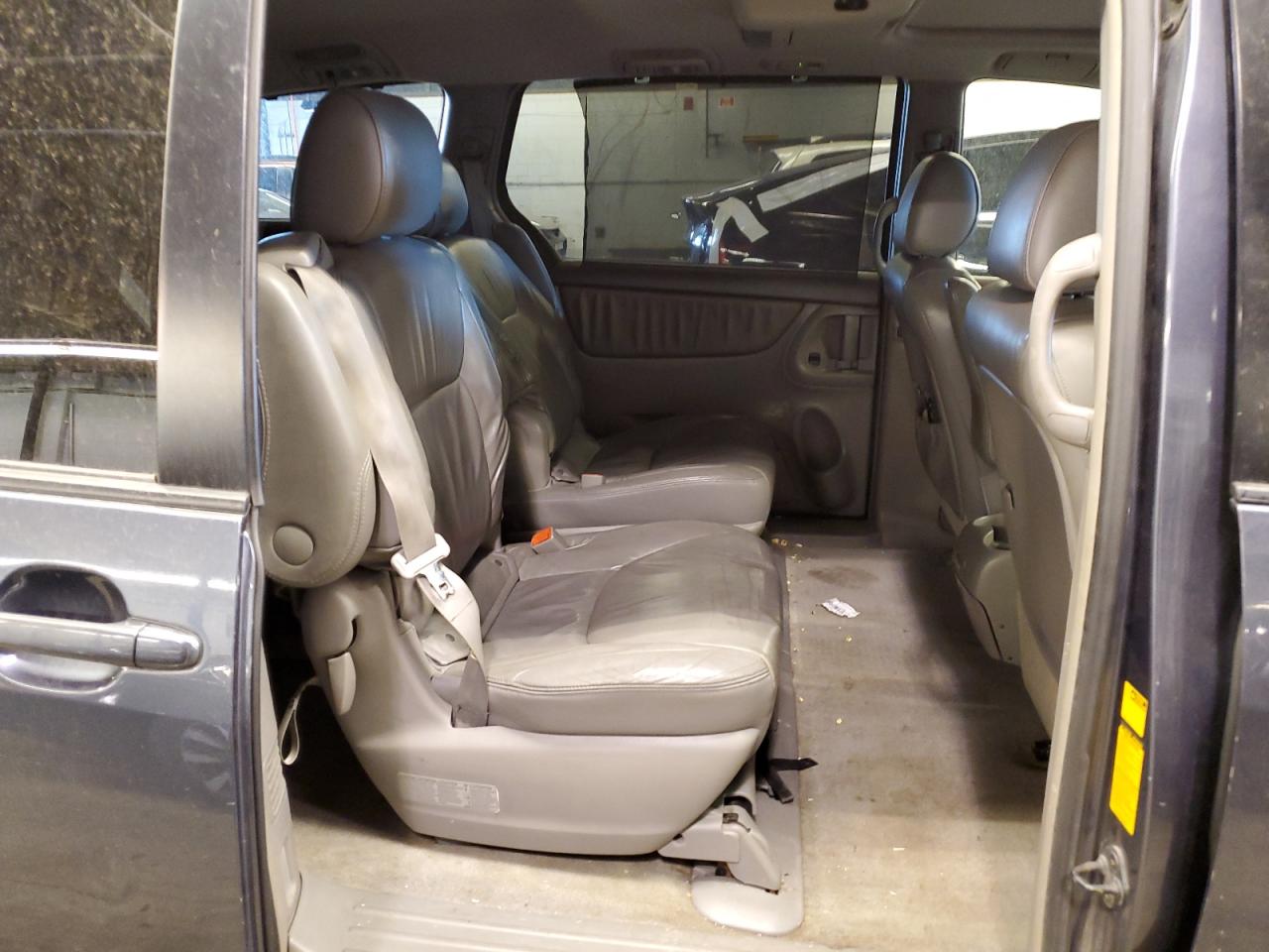 2006 Toyota Sienna - Image 11