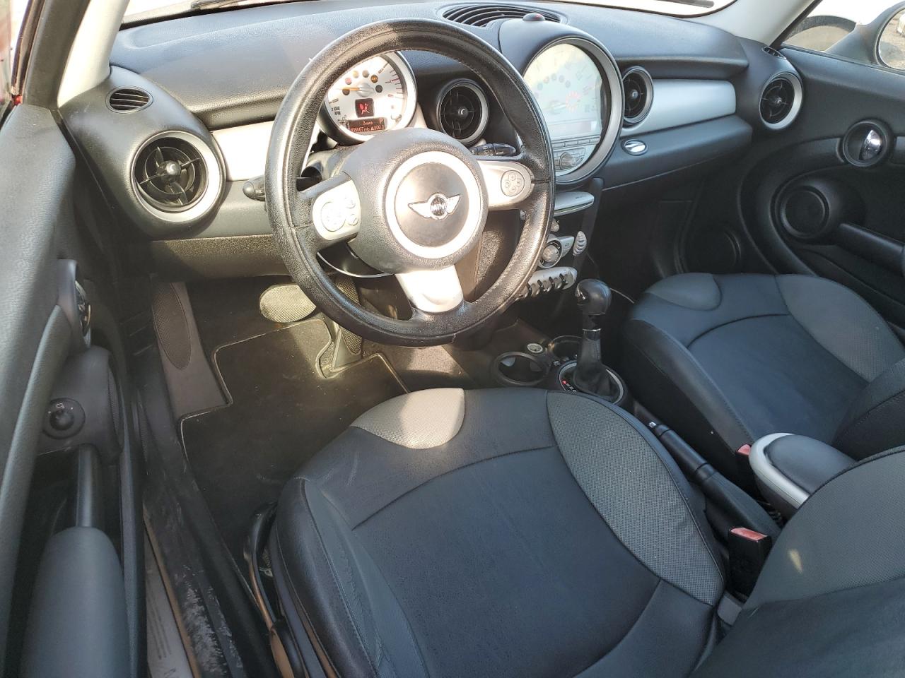 2010 Mini Cooper VIN: WMWMF3C56ATZ63071 Lot: 52681624