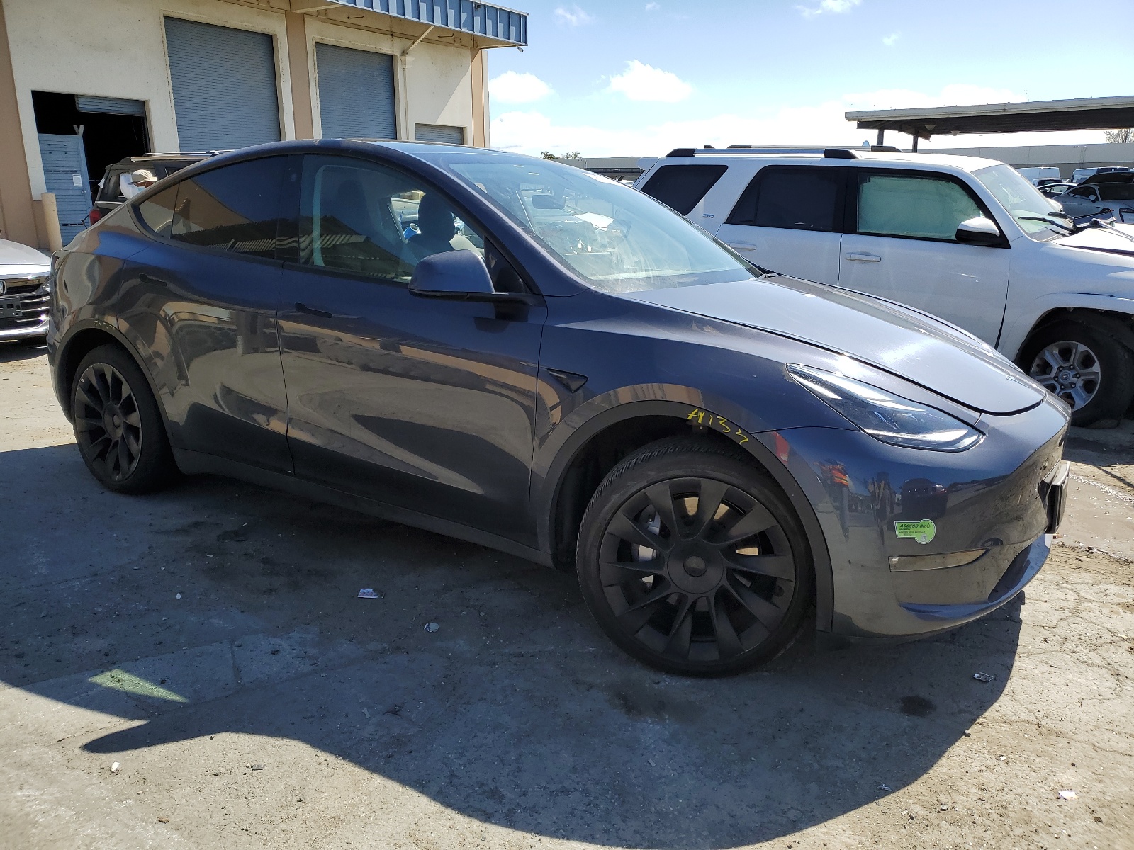 2023 Tesla Model Y vin: 7SAYGDEE2PF630739