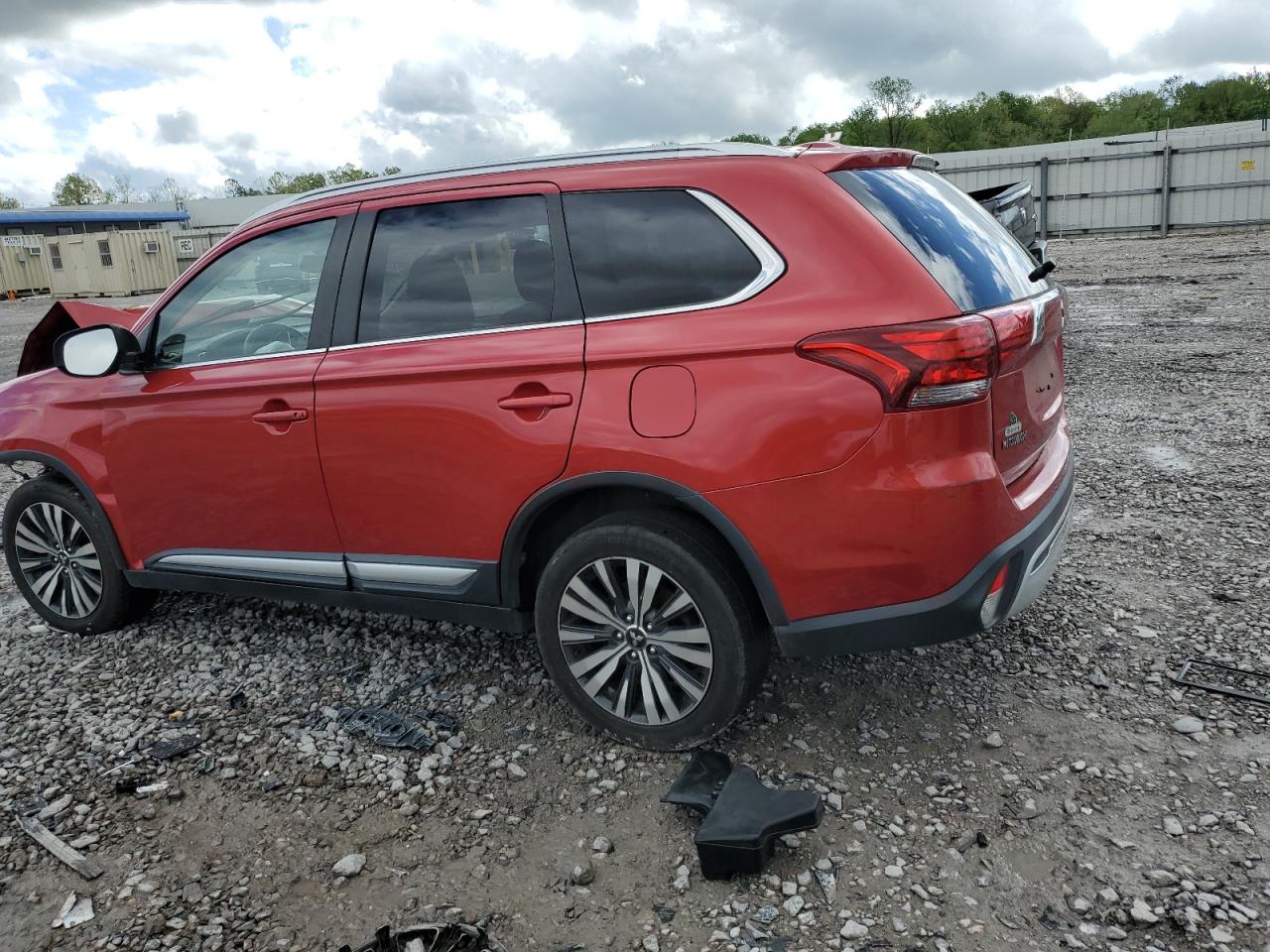 2019 Mitsubishi Outlander - Image 2