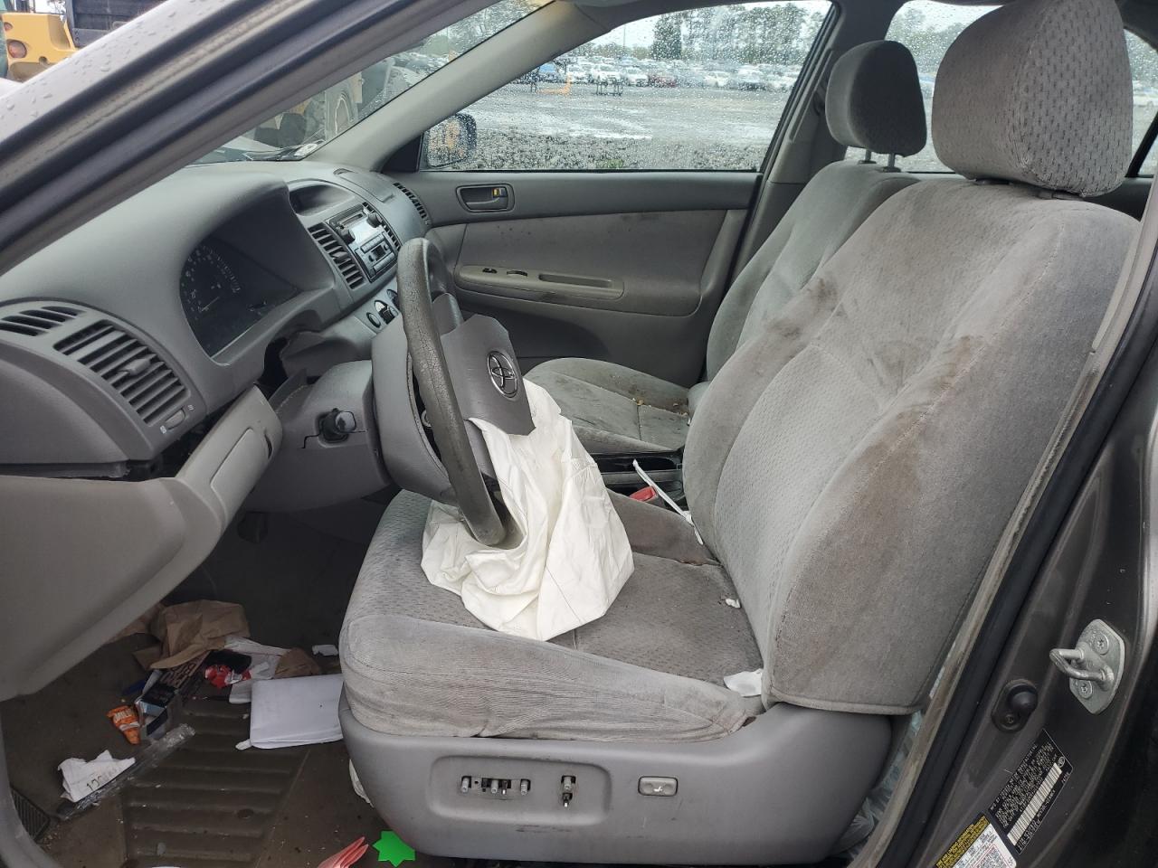 2004 Toyota Camry Le VIN: 4T1BF32K64U587032 Lot: 49416074