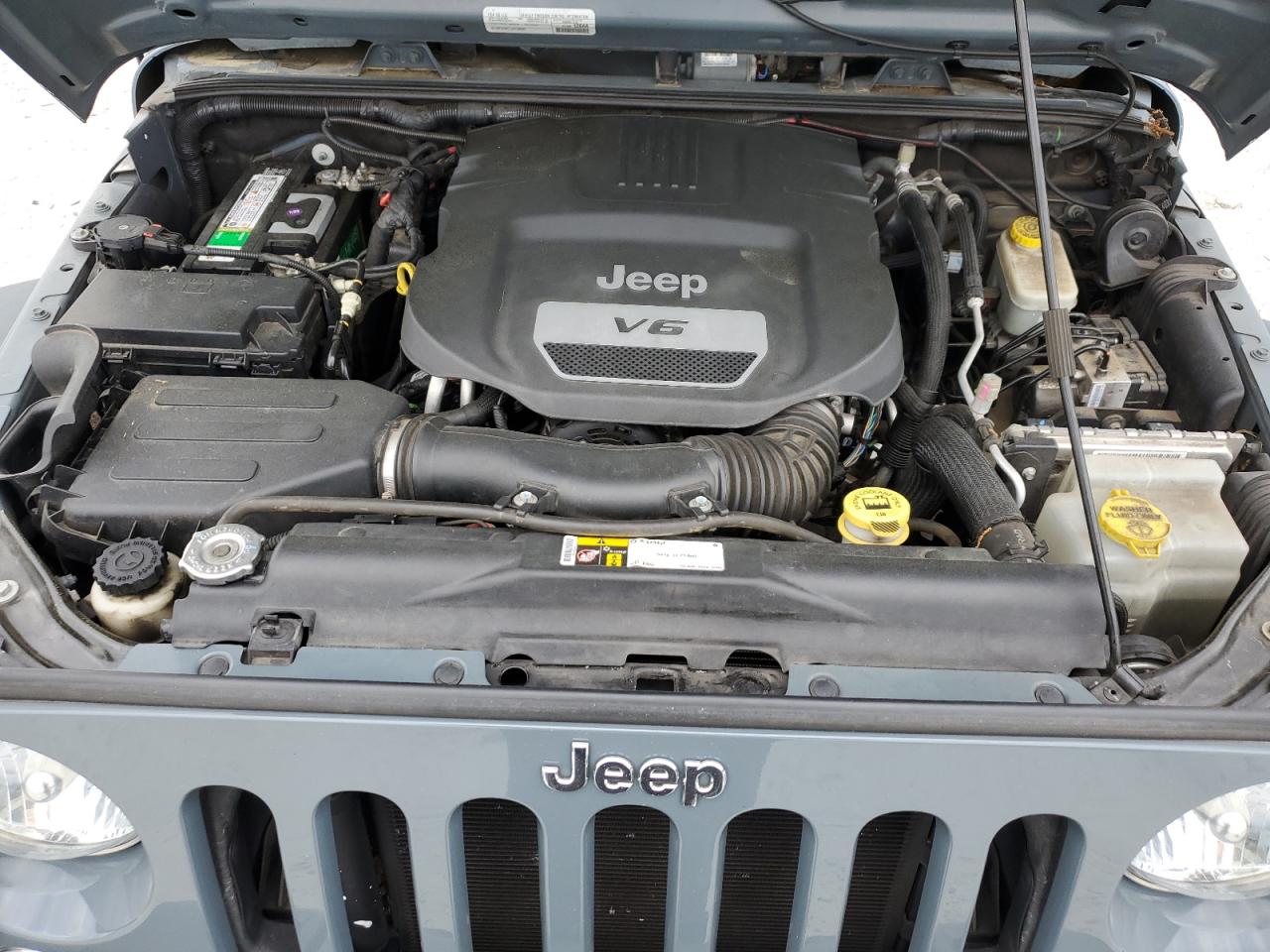 2015 Jeep Wrangler - Image 11