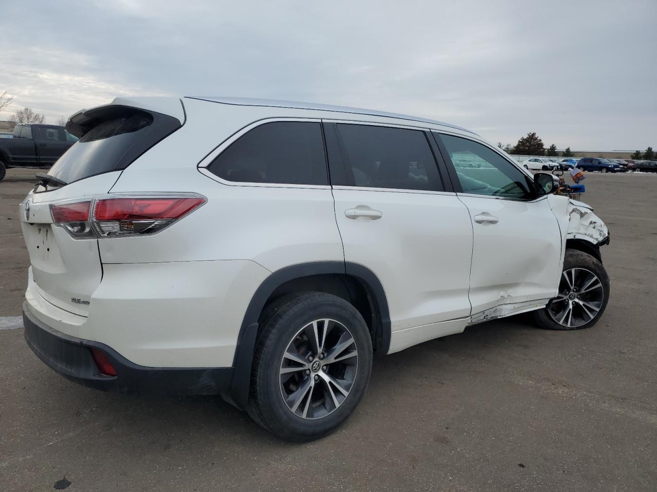 2016 Toyota Highlander - Image 3