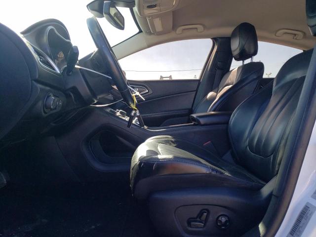 Sedans CHRYSLER 200 2017 White