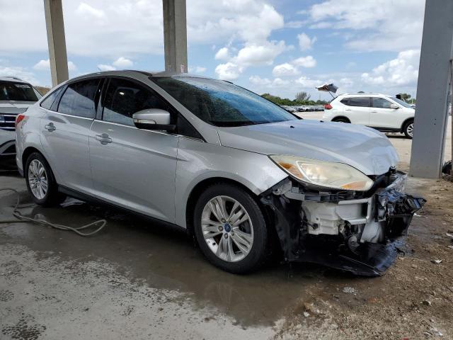 Sedans FORD FOCUS 2012 Srebrny