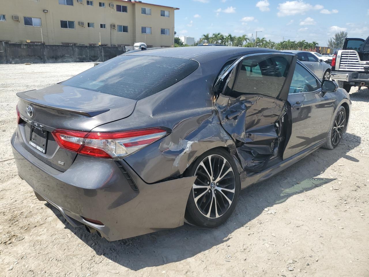 4T1B11HK7JU141011 2018 Toyota Camry L