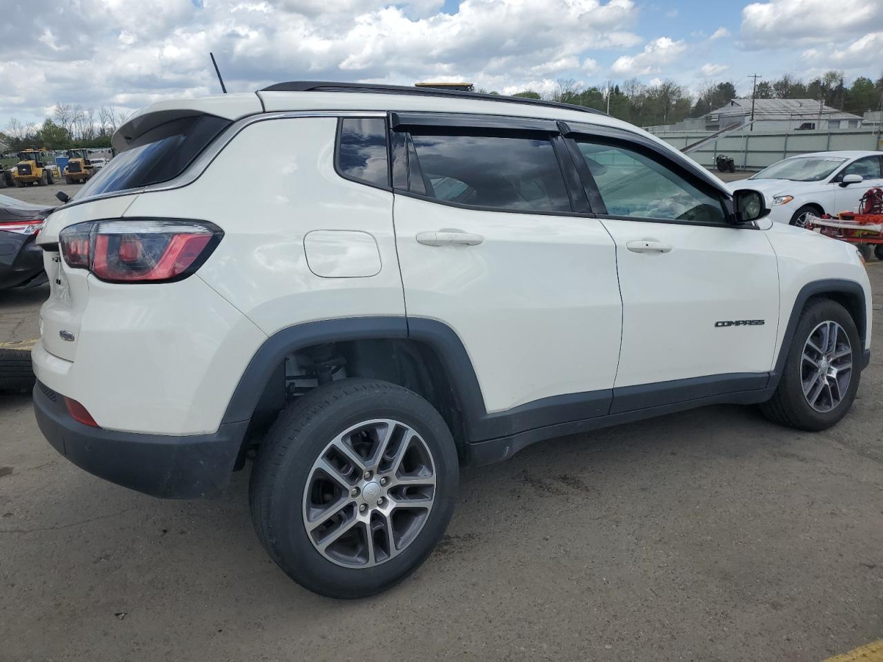 3C4NJDBB8JT162472 2018 Jeep Compass Latitude