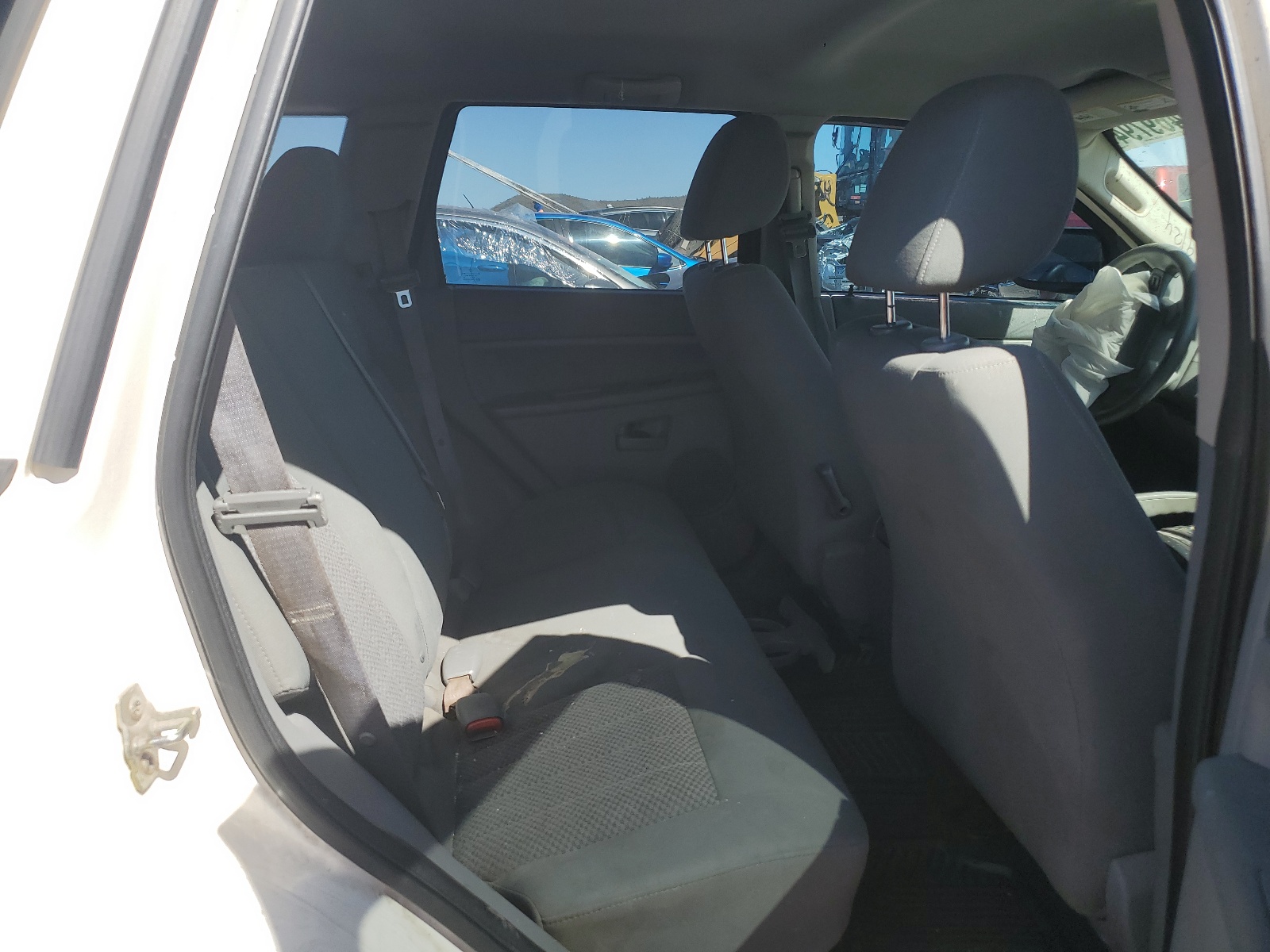 1J4GR48K05C551093 2005 Jeep Grand Cherokee Laredo