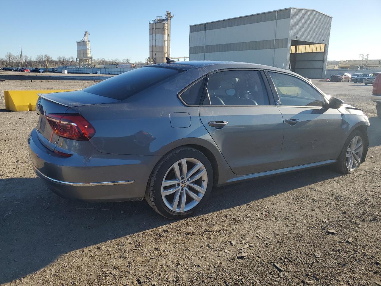 1VWLA7A31KC004598 2019 Volkswagen Passat Wolfsburg