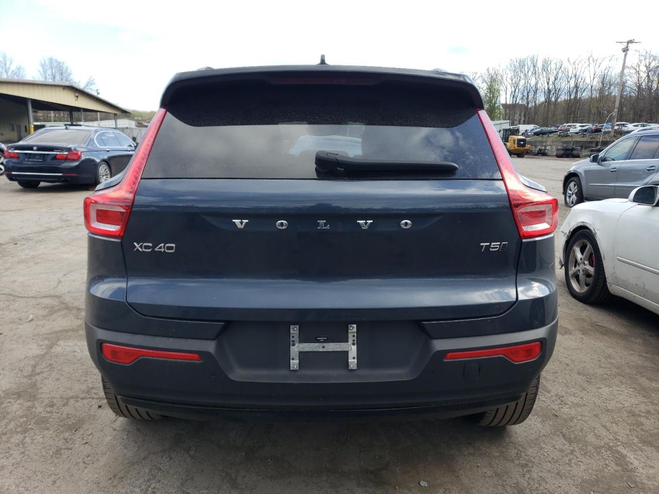 2022 Volvo Xc40 T5 R-Design VIN: YV4162UM1N2772883 Lot: 51987064