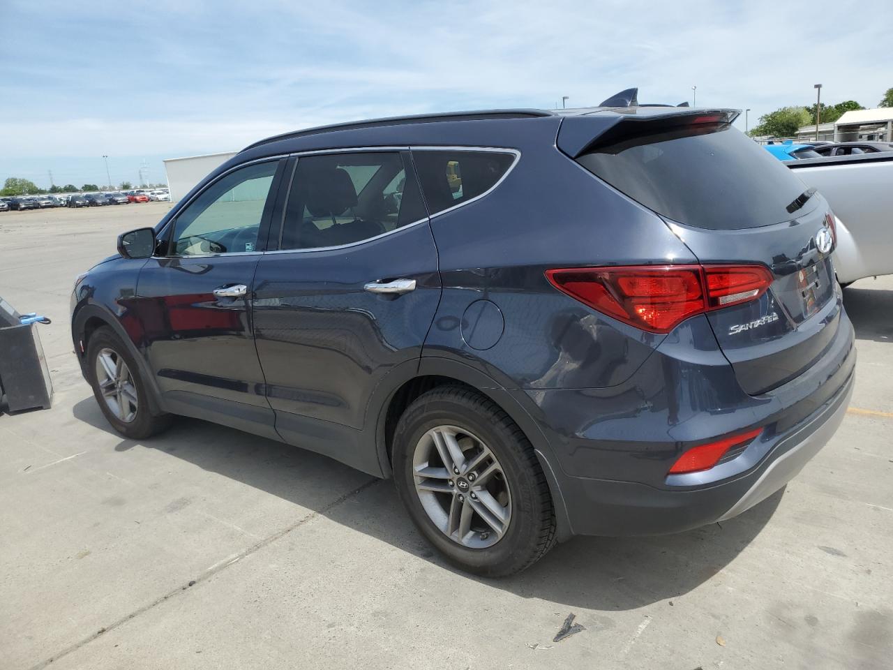 5NMZU3LB8HH009809 2017 HYUNDAI SANTA FE - Image 2