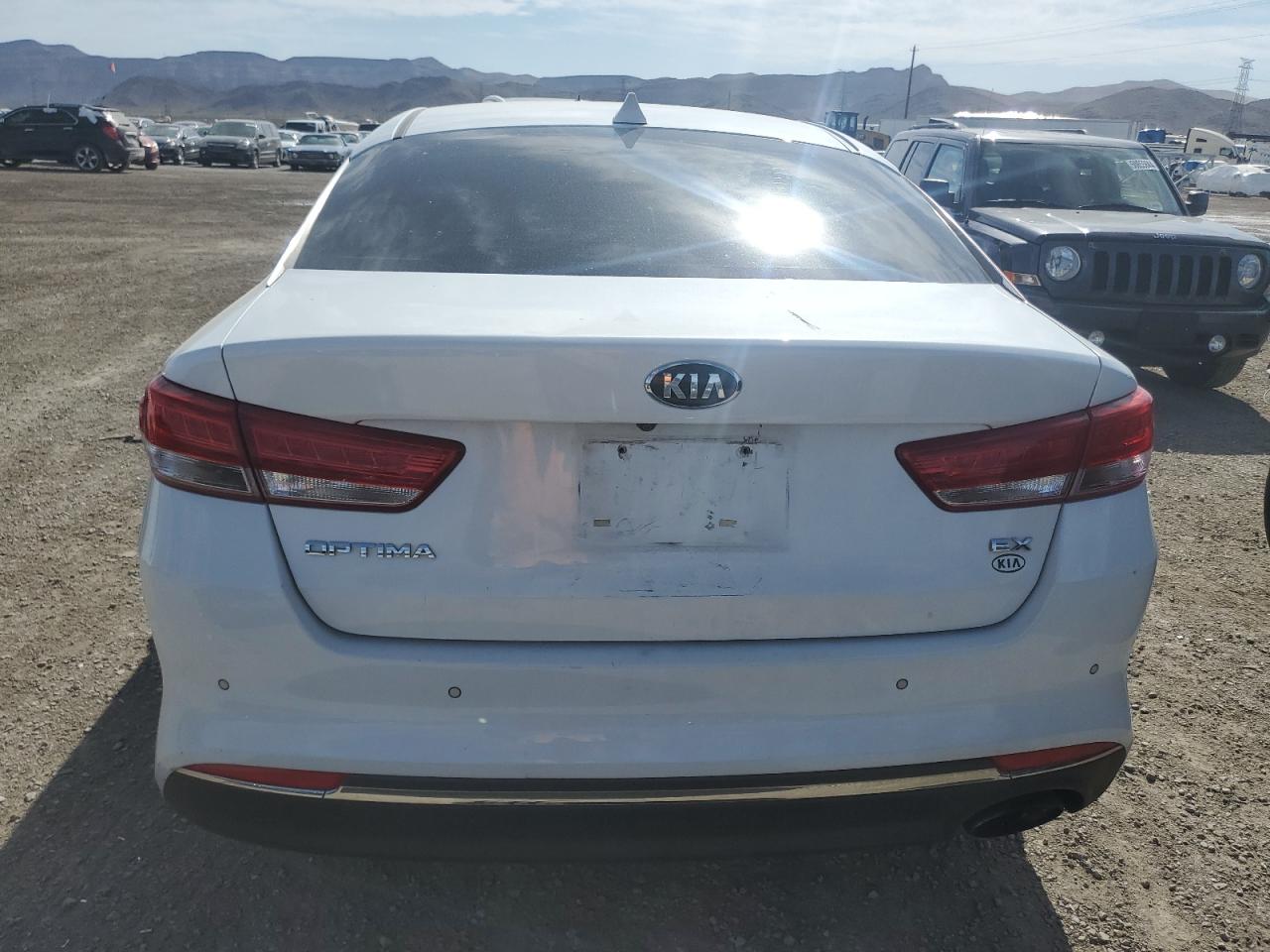 5XXGU4L39JG183236 2018 Kia Optima Ex