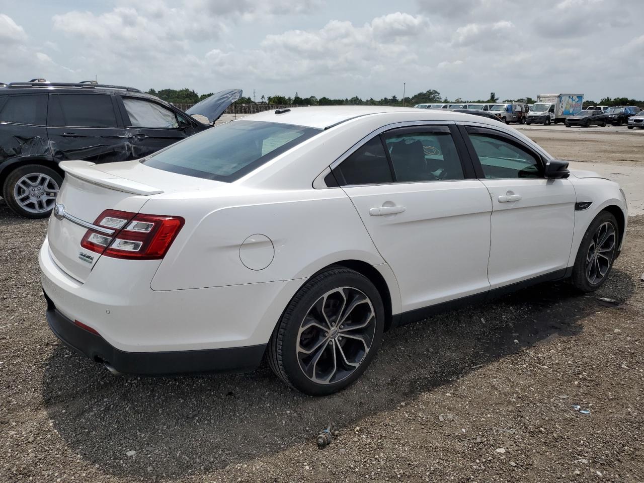 VIN 1FAHP2KT5EG173955 2014 FORD TAURUS no.3