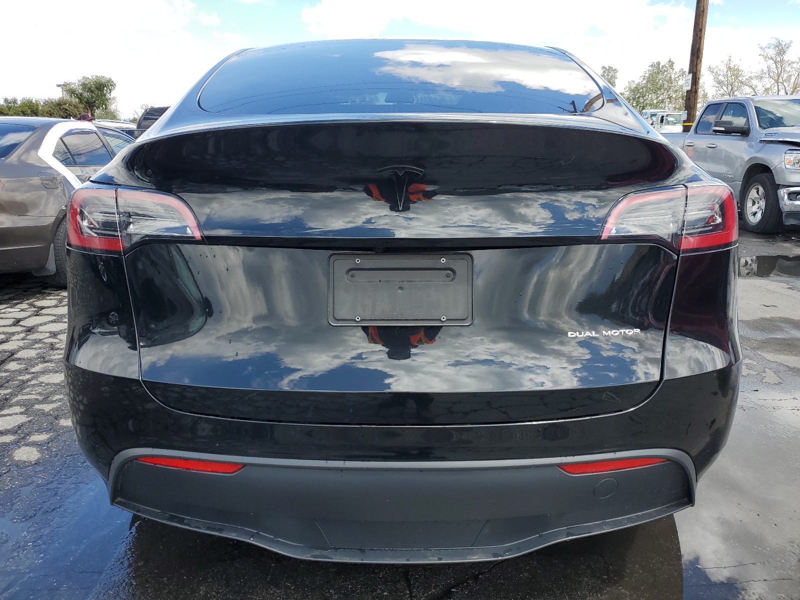 7SAYGAEE2PF750913 2023 Tesla Model Y