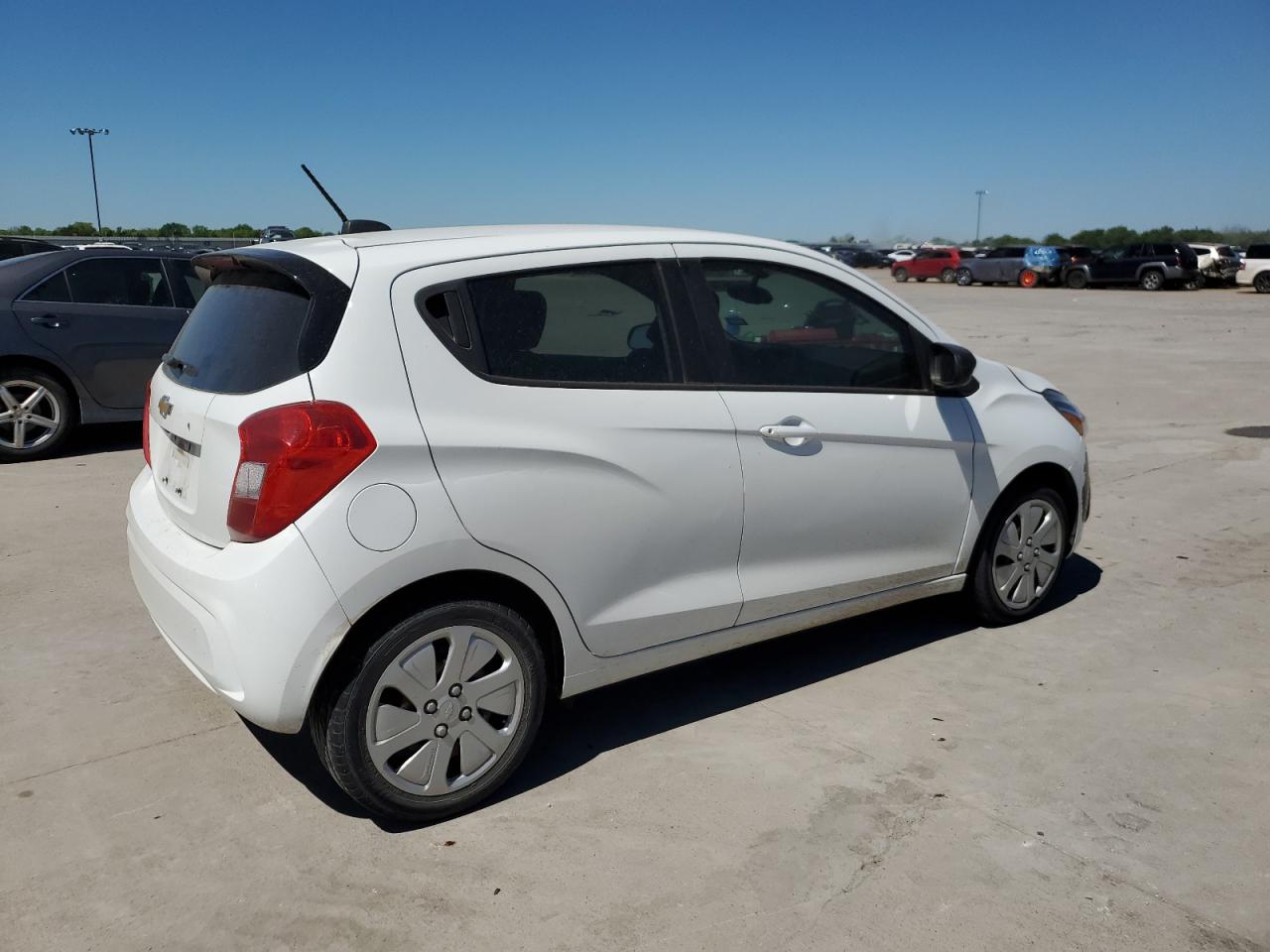 VIN KL8CB6SA6JC480392 2018 CHEVROLET SPARK no.3