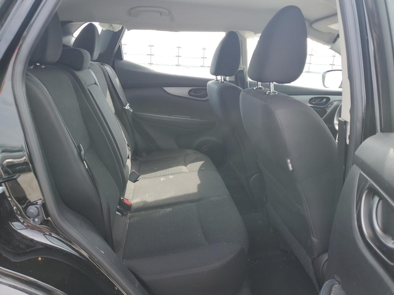 JN1BJ1CR0JW208578 2018 Nissan Rogue Sport S