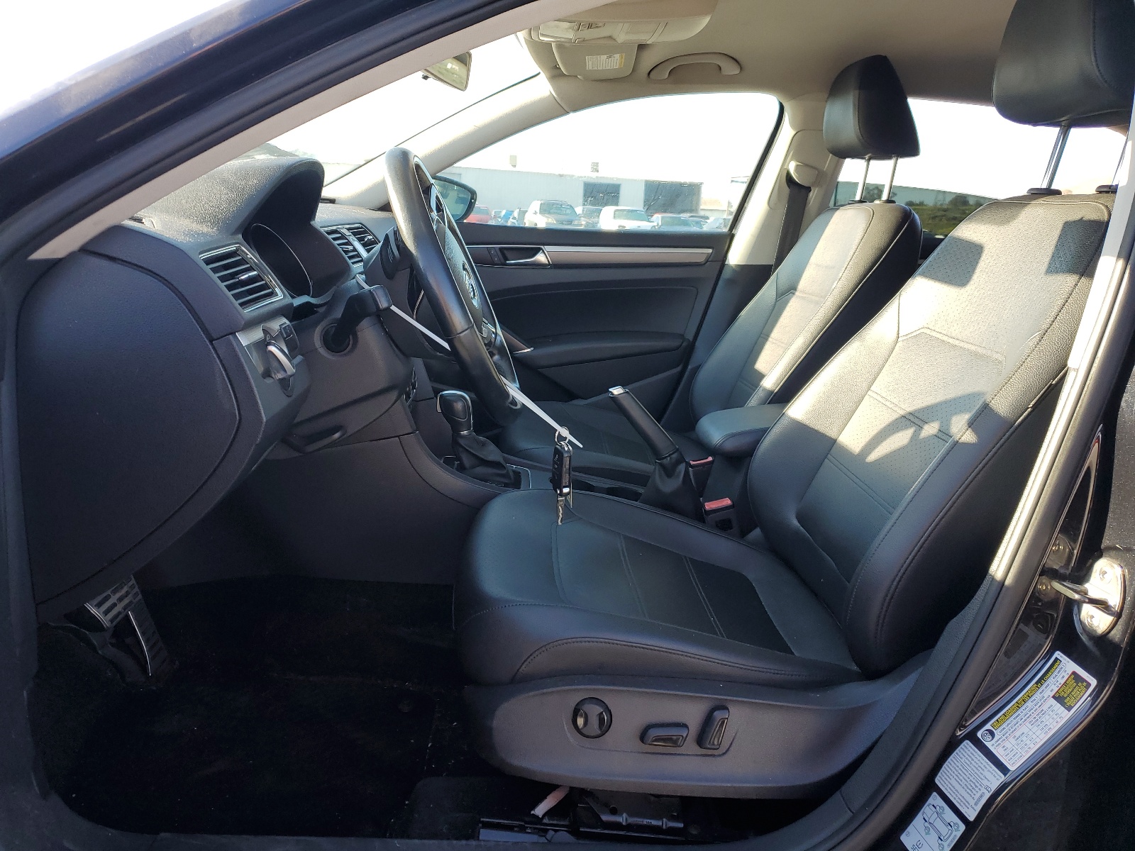 1VWDT7A35HC042620 2017 Volkswagen Passat R-Line