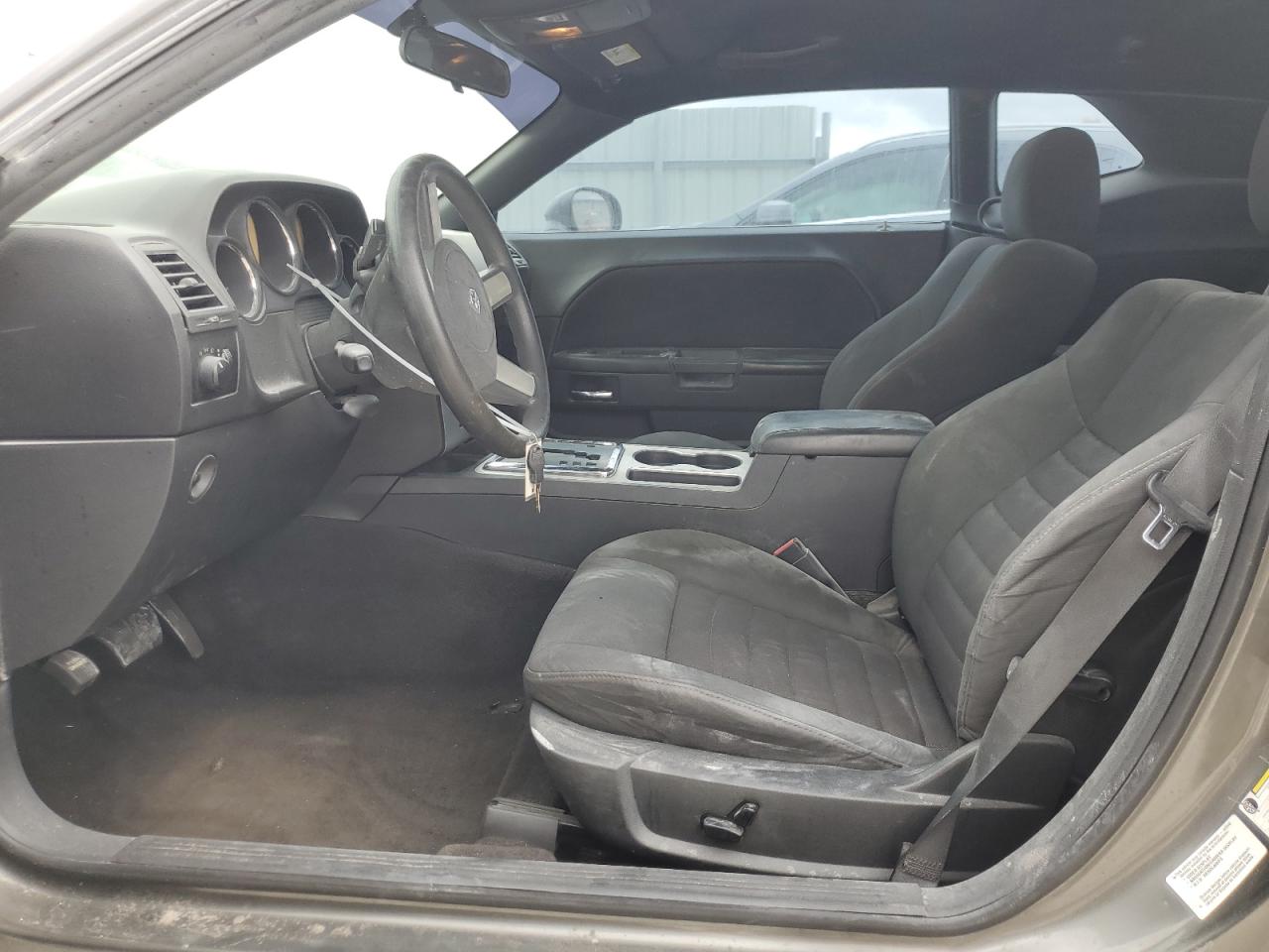 2B3CJ4DV8AH157491 2010 Dodge Challenger Se