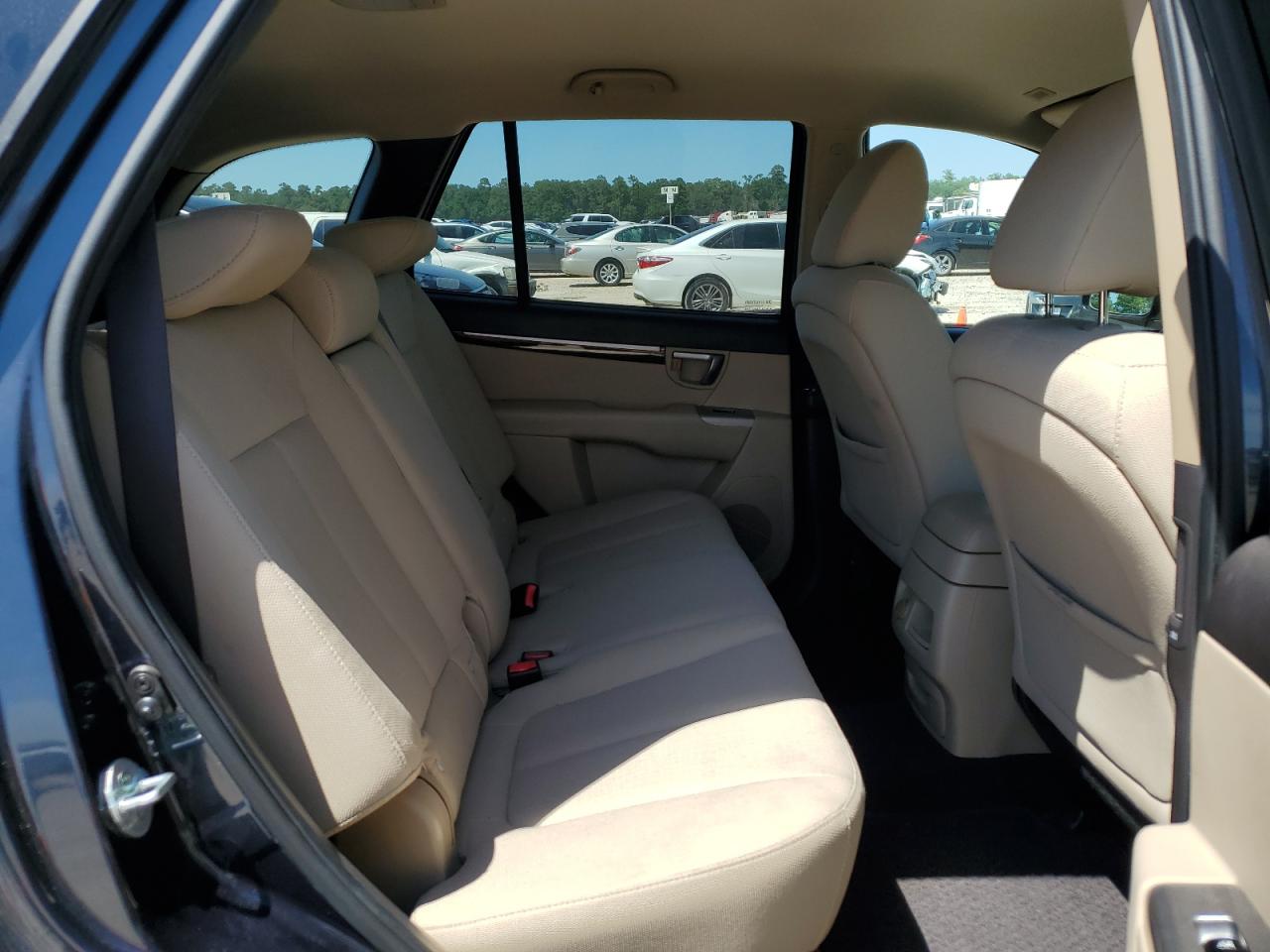 2012 Hyundai Santa Fe - Image 10