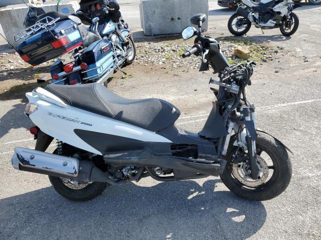 undisplay SUZUKI SCOOTER 2016 Білий