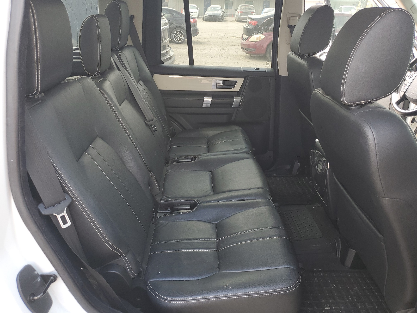 SALAG2D4XBA561742 2011 Land Rover Lr4 Hse