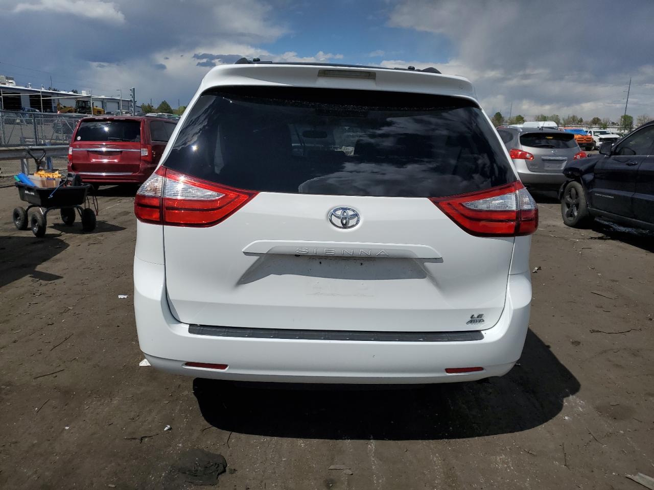 2015 Toyota Sienna - Image 6