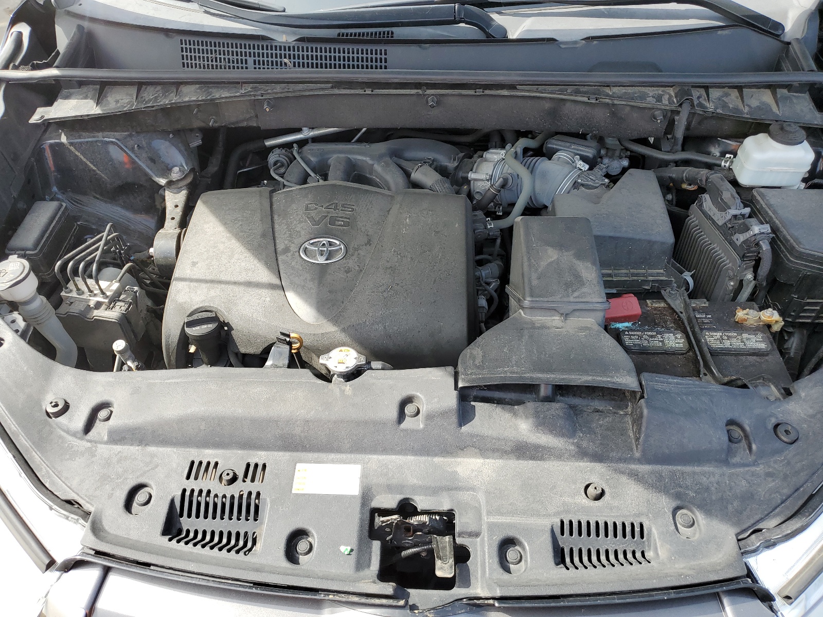 5TDBZRFH5KS727344 2019 Toyota Highlander Le