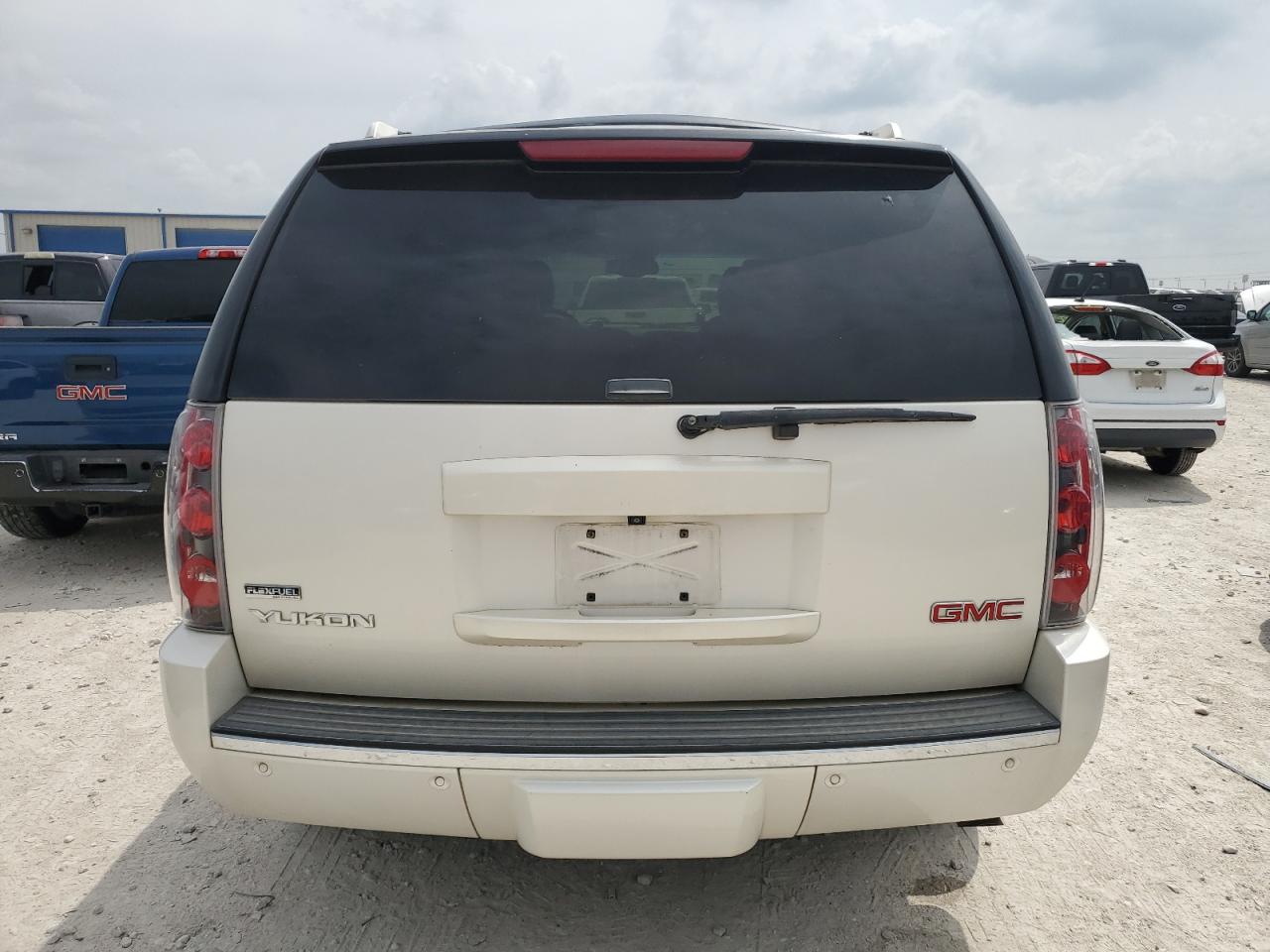 1GKFC03289R266586 2009 GMC Yukon Denali