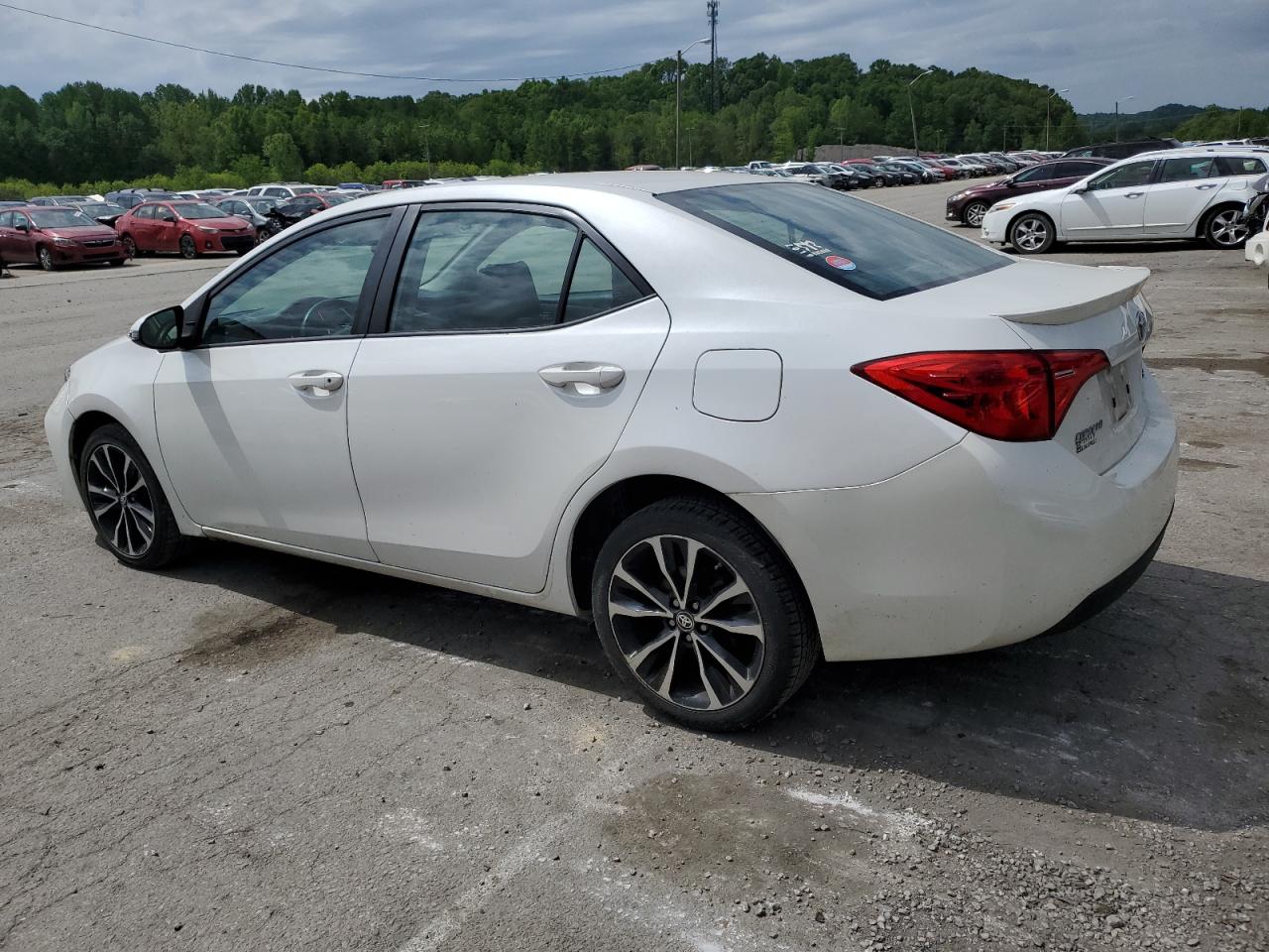 5YFBURHEXHP583793 2017 TOYOTA COROLLA - Image 2