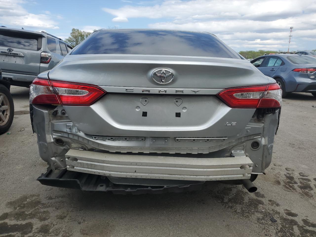 4T1B11HK9JU655569 2018 Toyota Camry L