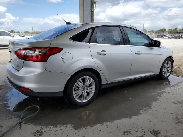 Sedans FORD FOCUS 2012 Srebrny